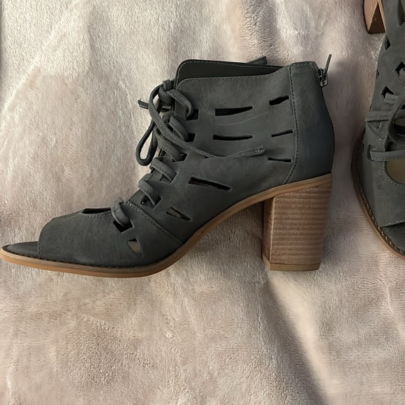 Vince Camuto Heeled Booties - Picture 2 of 6